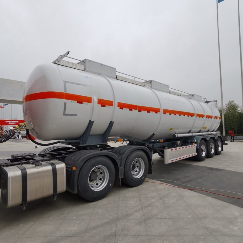 Liquefied gas tank truck