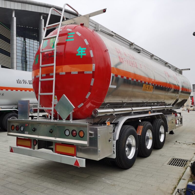 Liquefied natural gas tanker