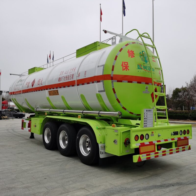 Liquefied natural gas tanker