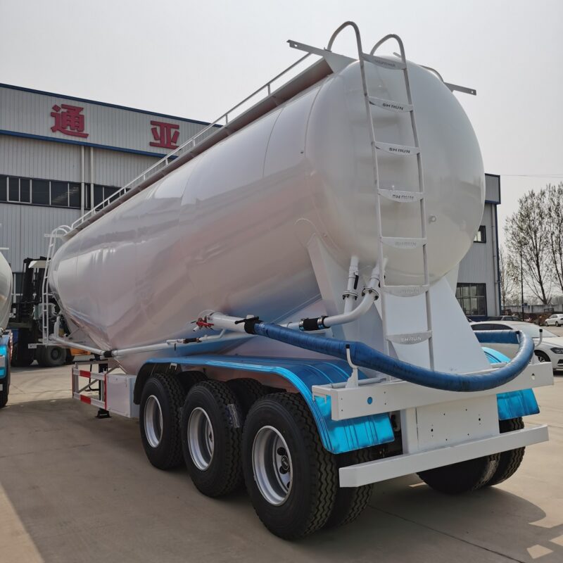 Powder tanker truck