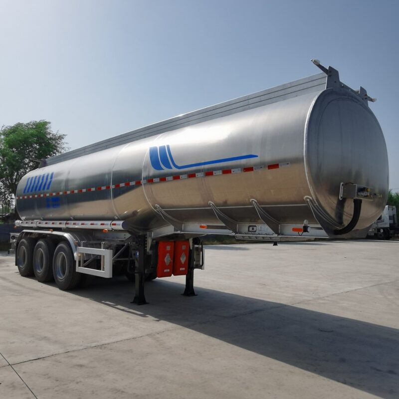 Stainless steel aluminum alloy tanker truck