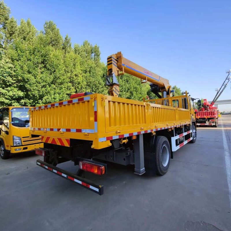 Truck mounted crane