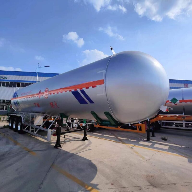 Liquefied gas tank truck