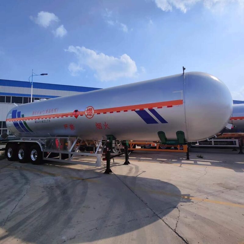Liquefied gas tank truck