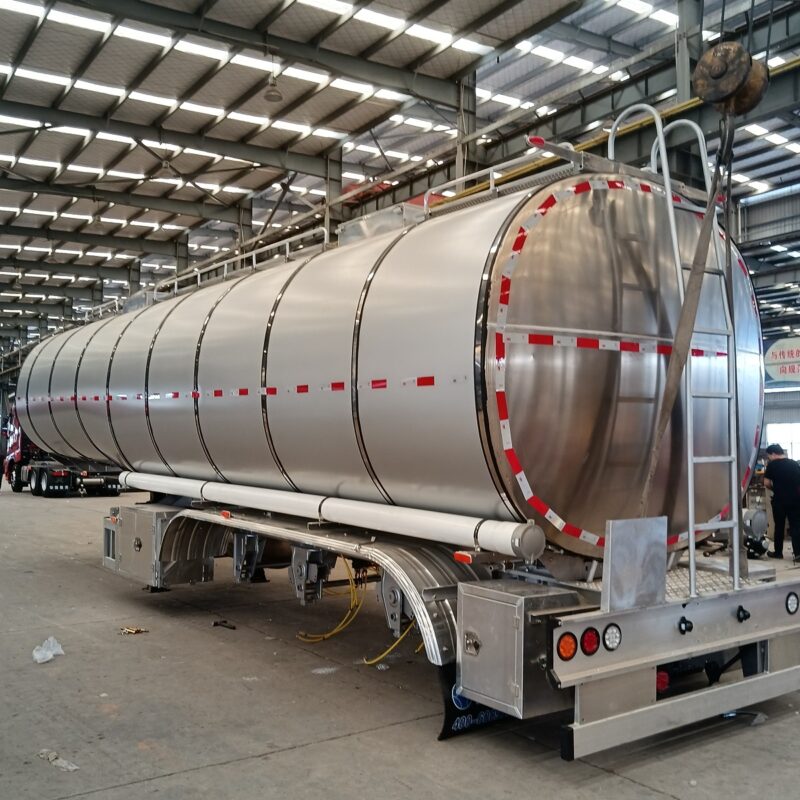Ordinary liquid tank truck - Imagen 4
