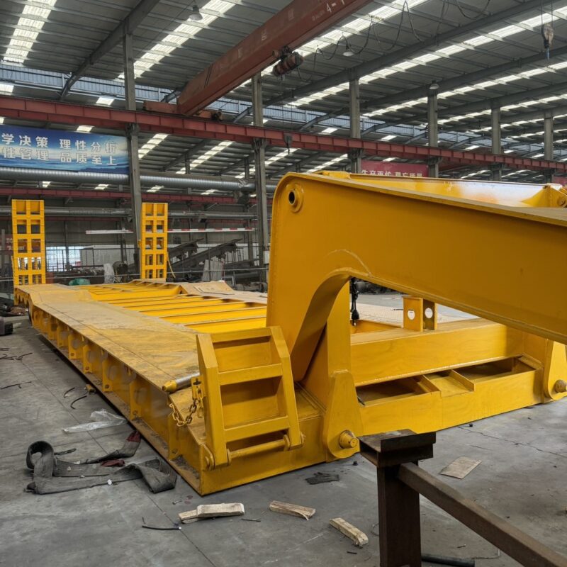4-line 8-axis large transport plate semi-trailer